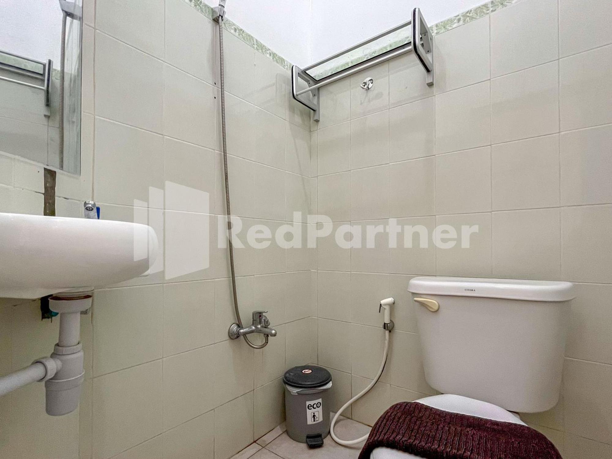 D Palma Near Lokananta Manahan Mitra Reddoorz Solo Exterior foto