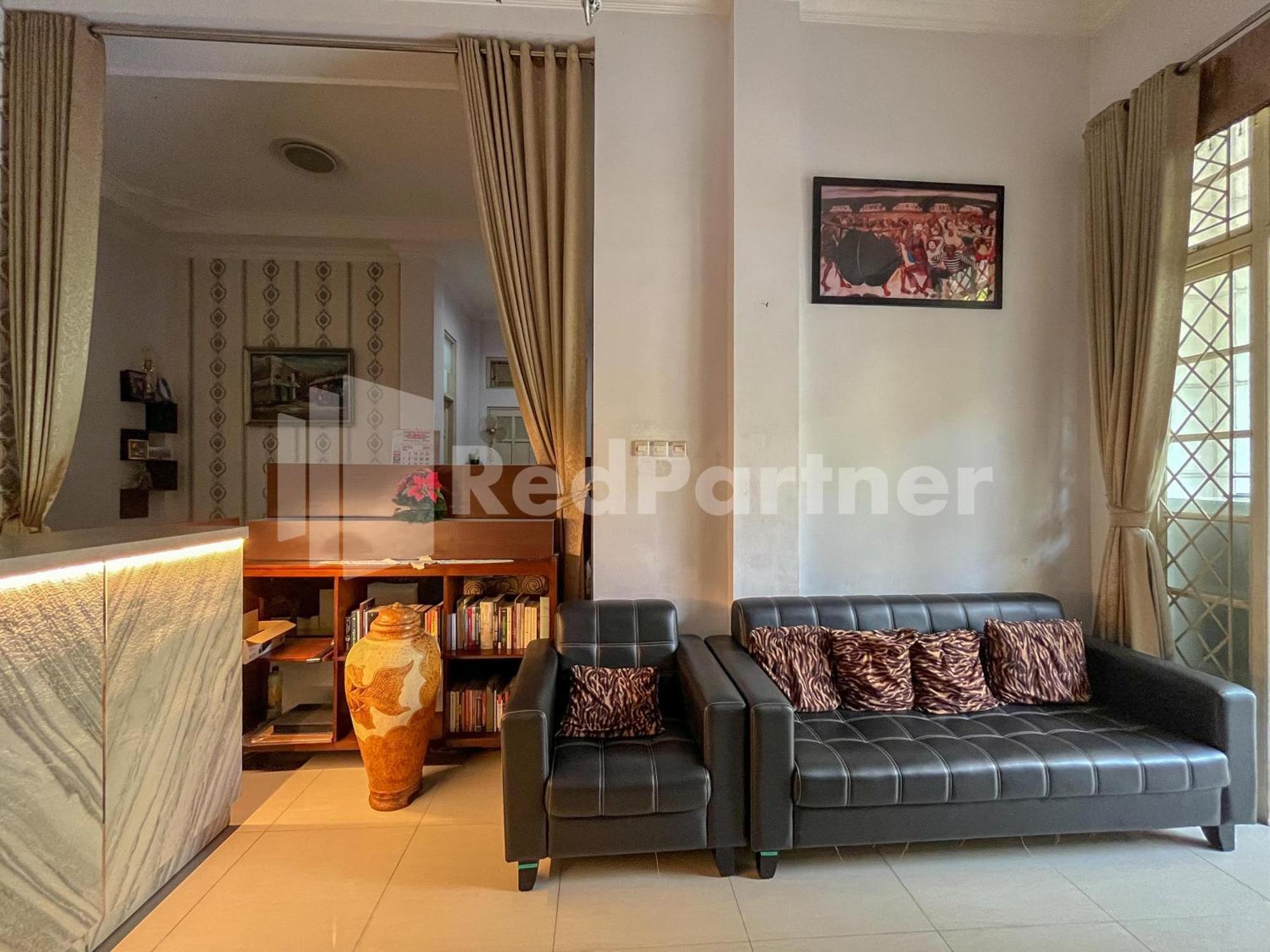 D Palma Near Lokananta Manahan Mitra Reddoorz Solo Exterior foto